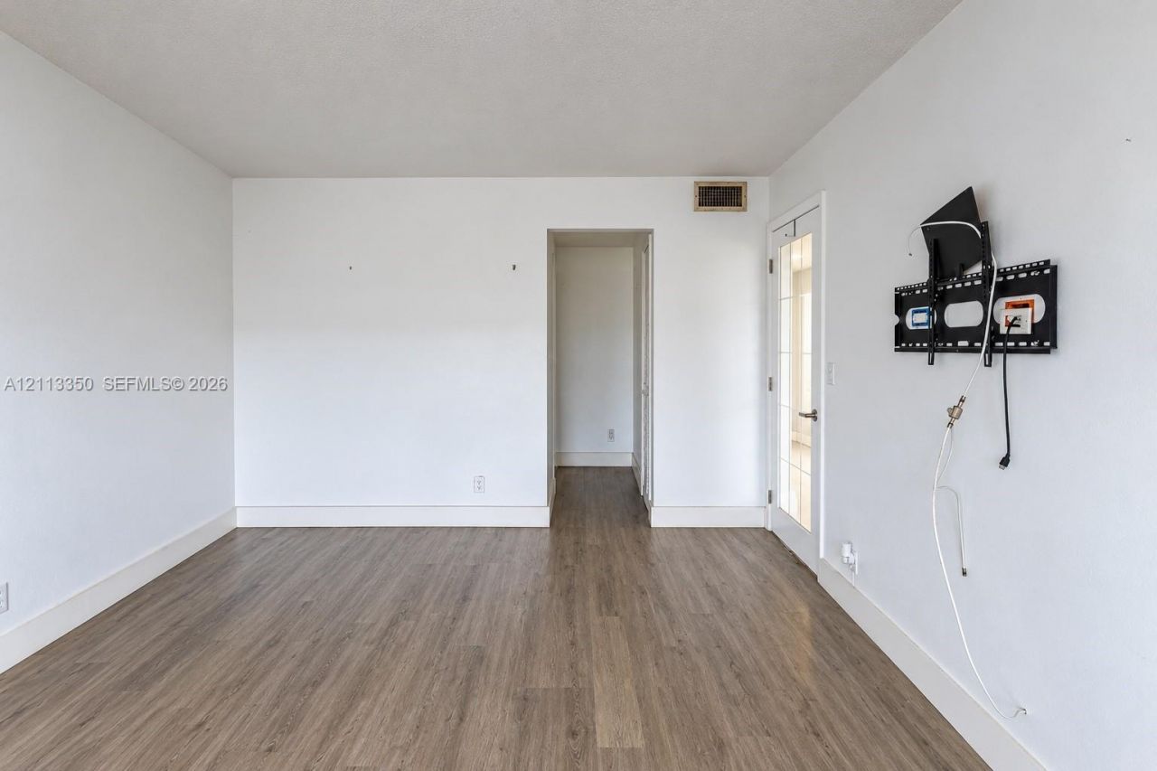 330 SE 2nd St , Unit 504F, Hallandale Beach, FL 33009 Photo
