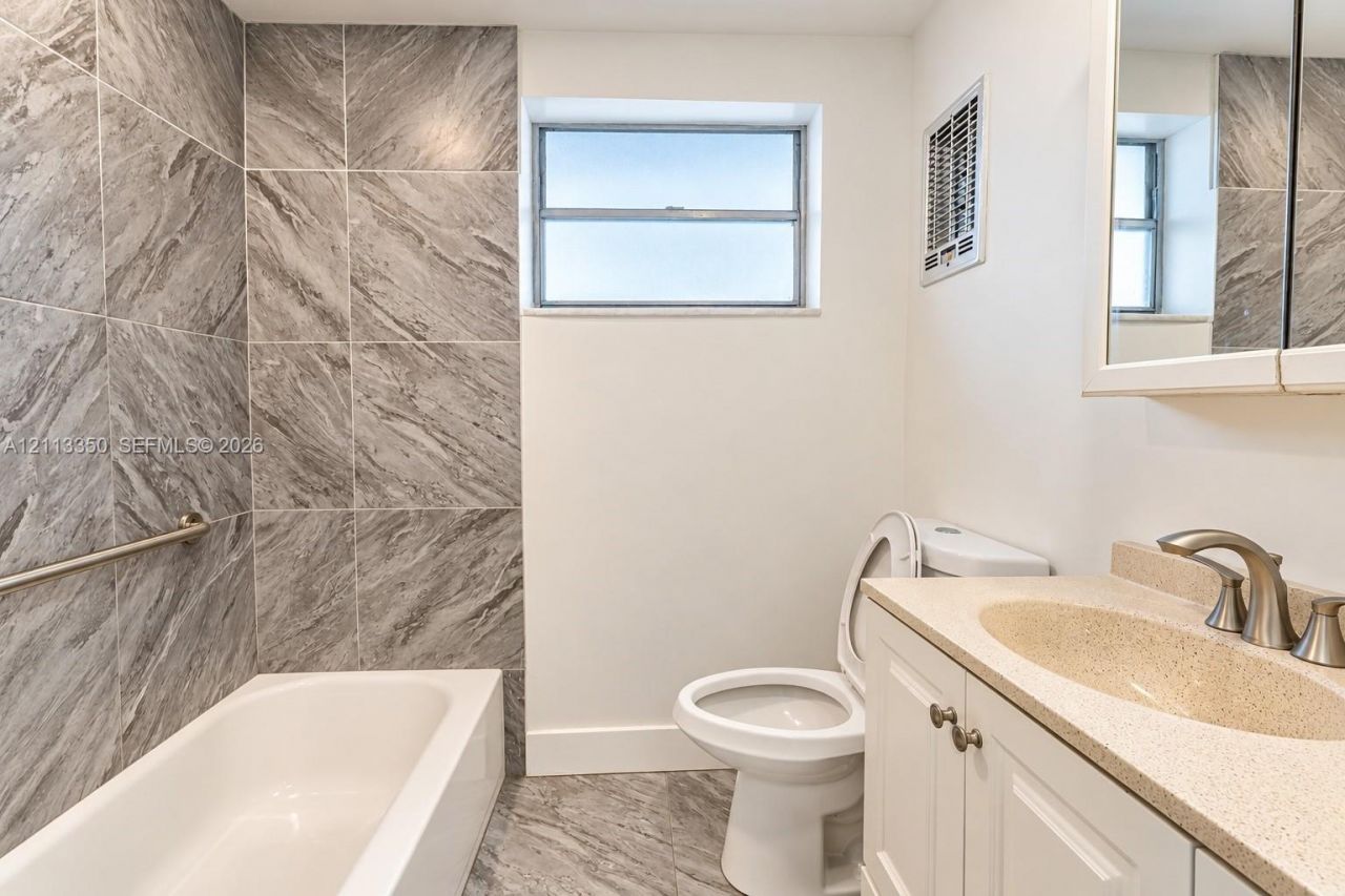 330 SE 2nd St , Unit 504F, Hallandale Beach, FL 33009 Photo