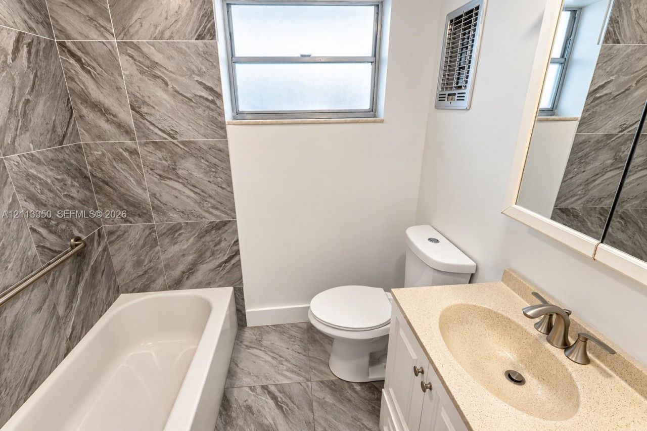330 SE 2nd St , Unit 504F, Hallandale Beach, FL 33009 Photo