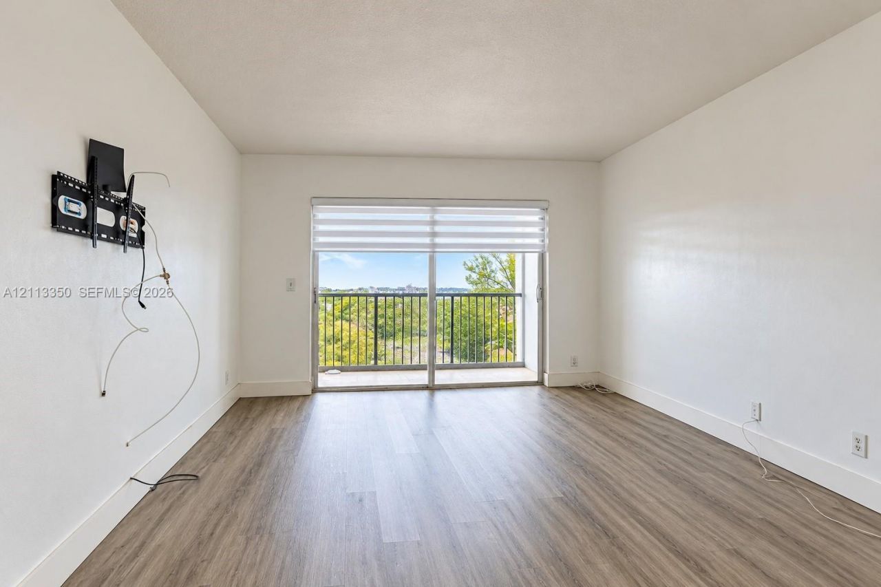 330 SE 2nd St , Unit 504F, Hallandale Beach, FL 33009 Photo