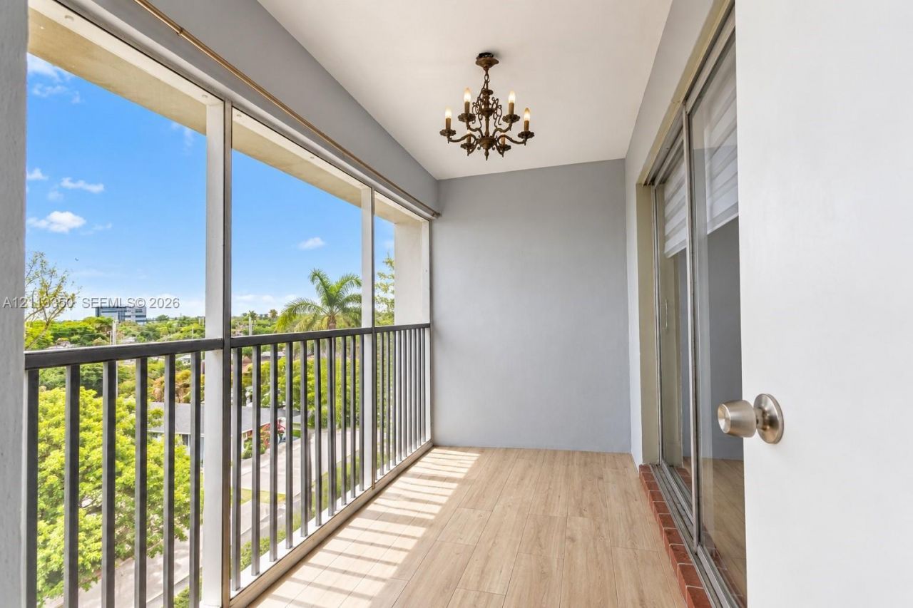 330 SE 2nd St , Unit 504F, Hallandale Beach, FL 33009 Photo