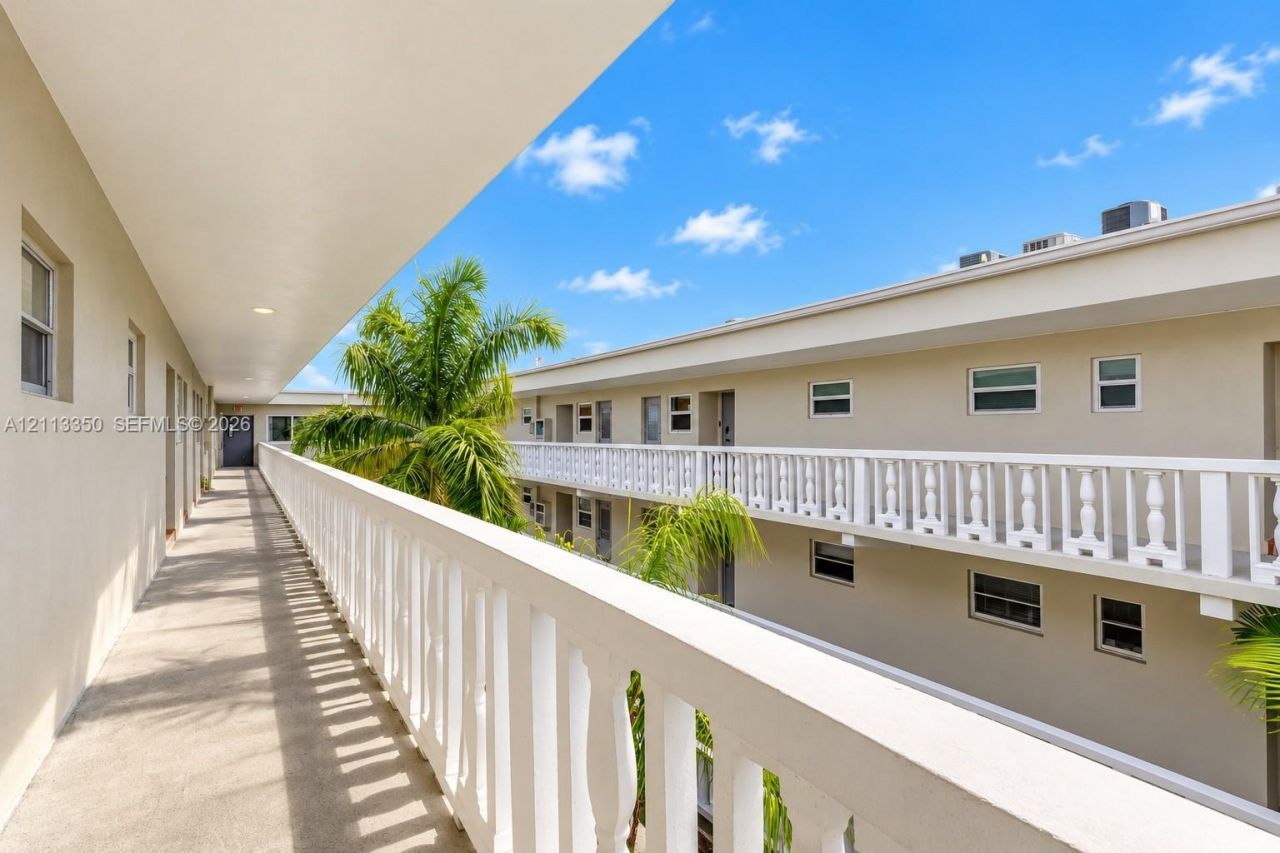 330 SE 2nd St , Unit 504F, Hallandale Beach, FL 33009 Photo