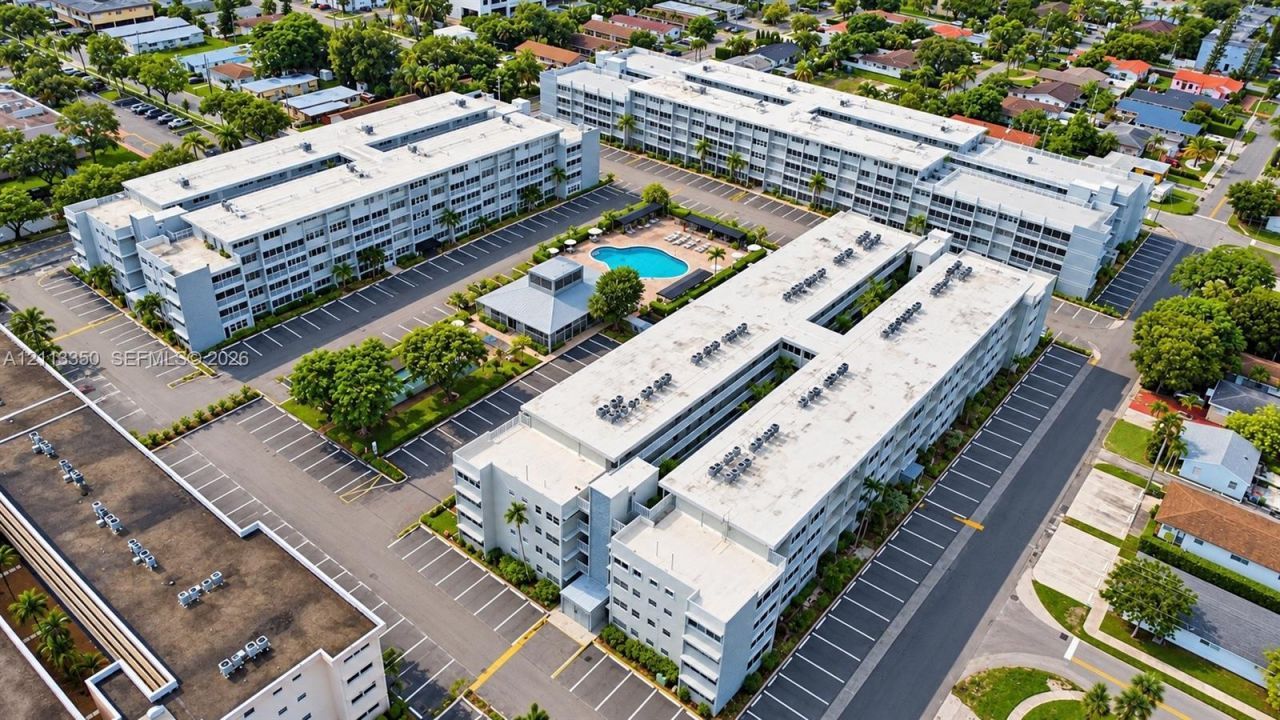 330 SE 2nd St , Unit 504F, Hallandale Beach, FL 33009 Photo