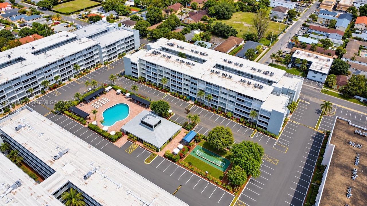 330 SE 2nd St , Unit 504F, Hallandale Beach, FL 33009 Photo