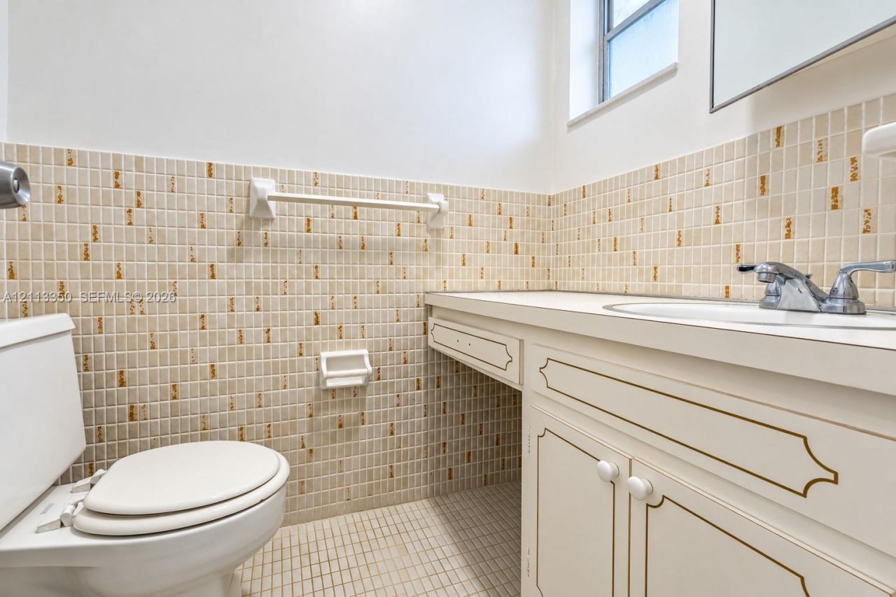 330 SE 2nd St , Unit 504F, Hallandale Beach, FL 33009 Photo