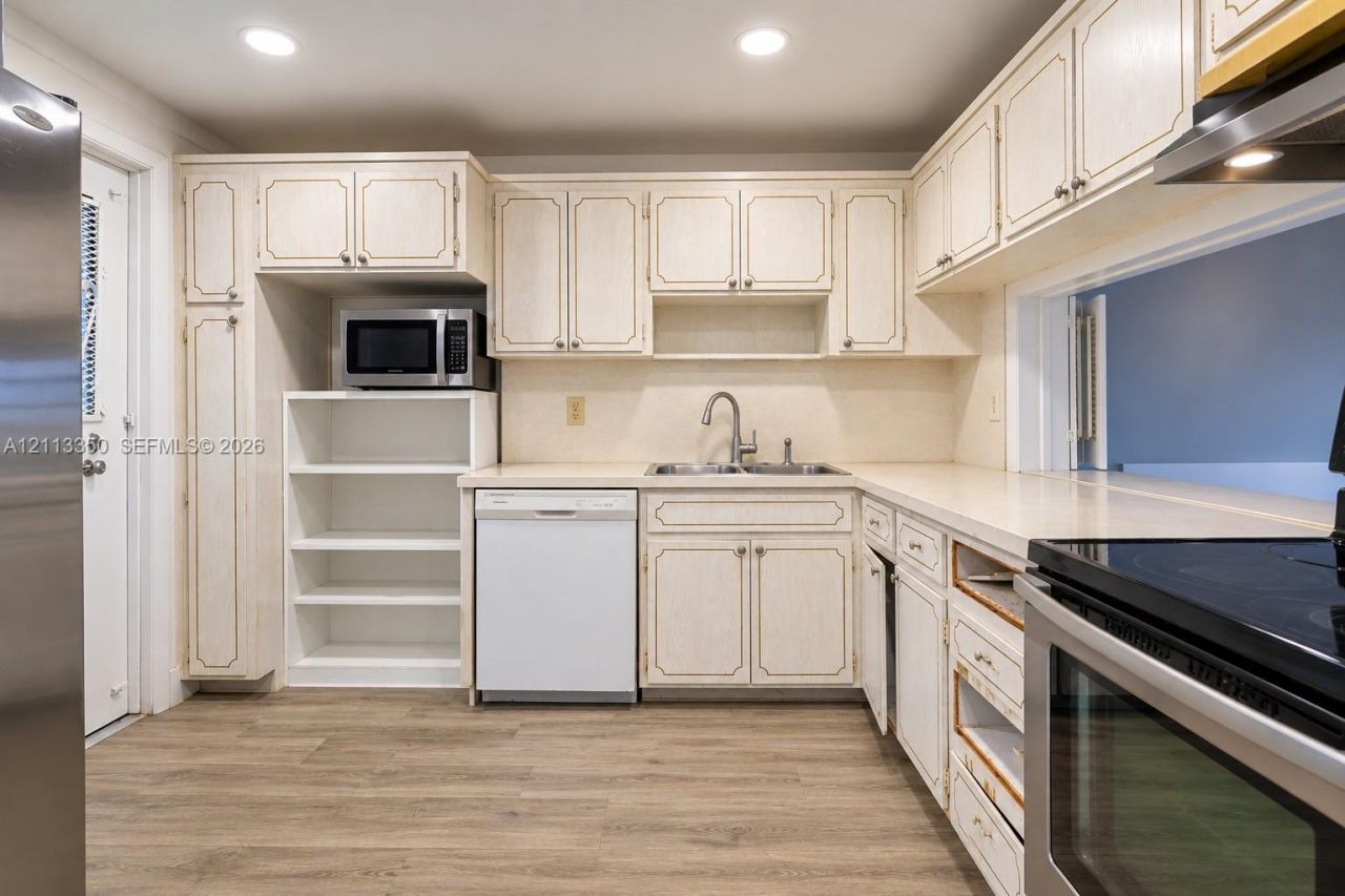 330 SE 2nd St , Unit 504F, Hallandale Beach, FL 33009 Photo