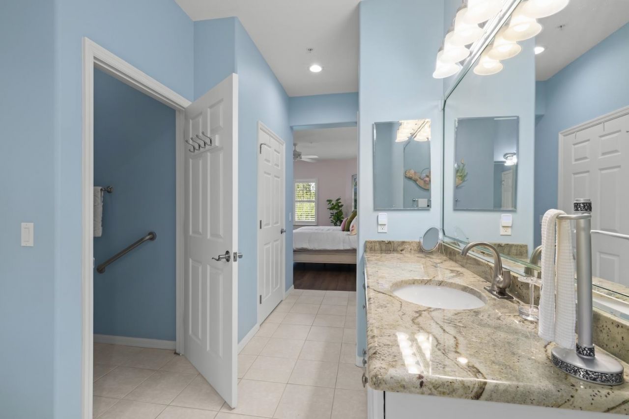 20021 Sanibel View Cir, Unit 201, Fort Myers, FL 33908 Photo