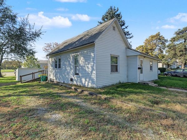 709 E 1st Avenue, Indianola, IA 50125