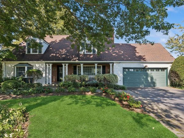 4 Briarcliff Place , Huntington, NY 11743