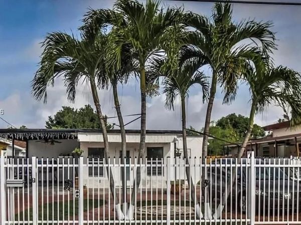 5737 SW 6th St , Miami, FL 33144