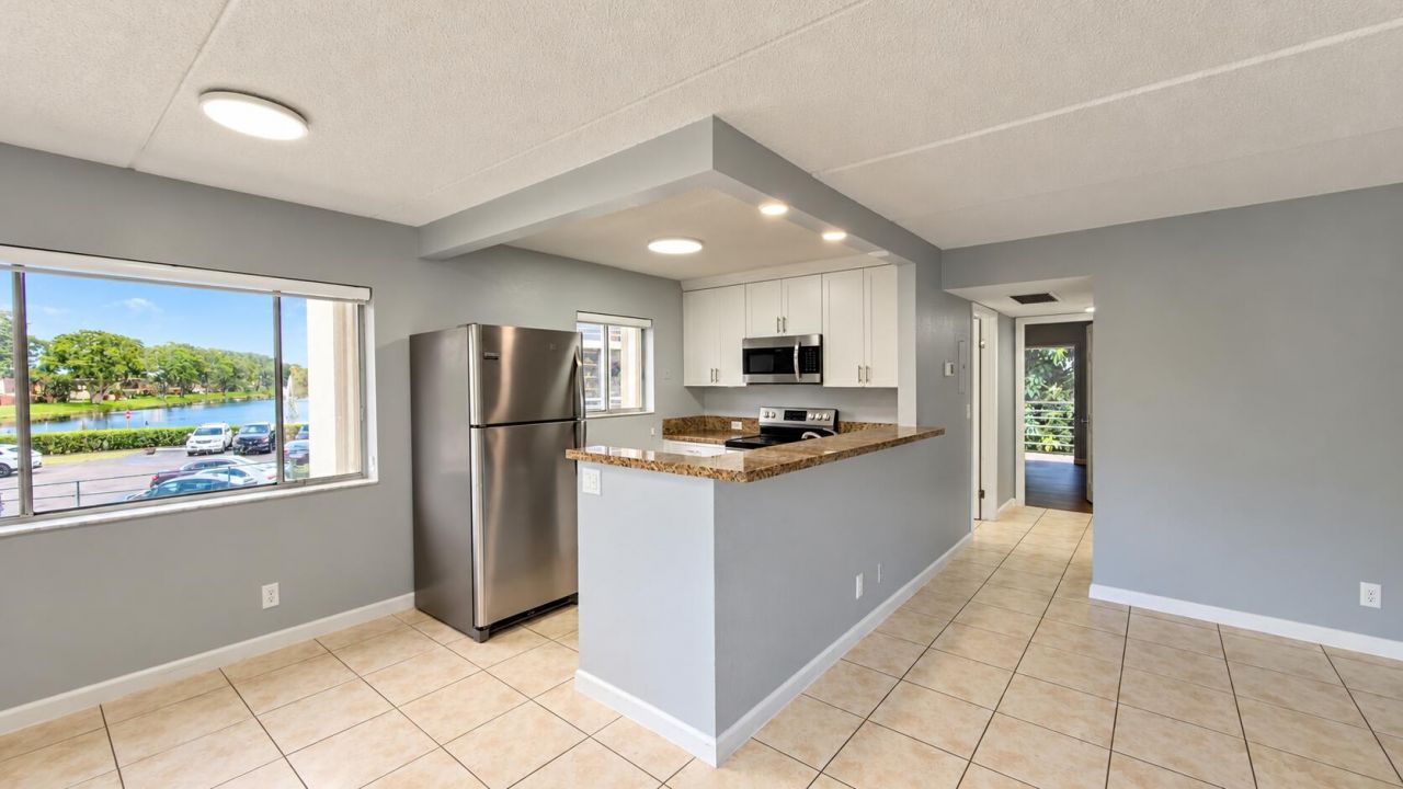 2000 Springdale Boulevard, Unit 201, Palm Springs, FL 33461 Photo