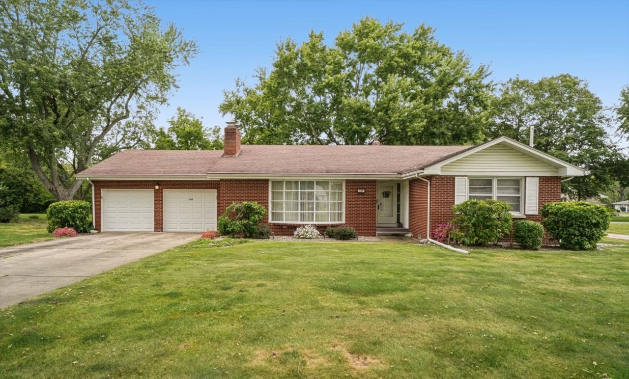 825 E Summer Street , Paxton, IL 60957 Main Photo