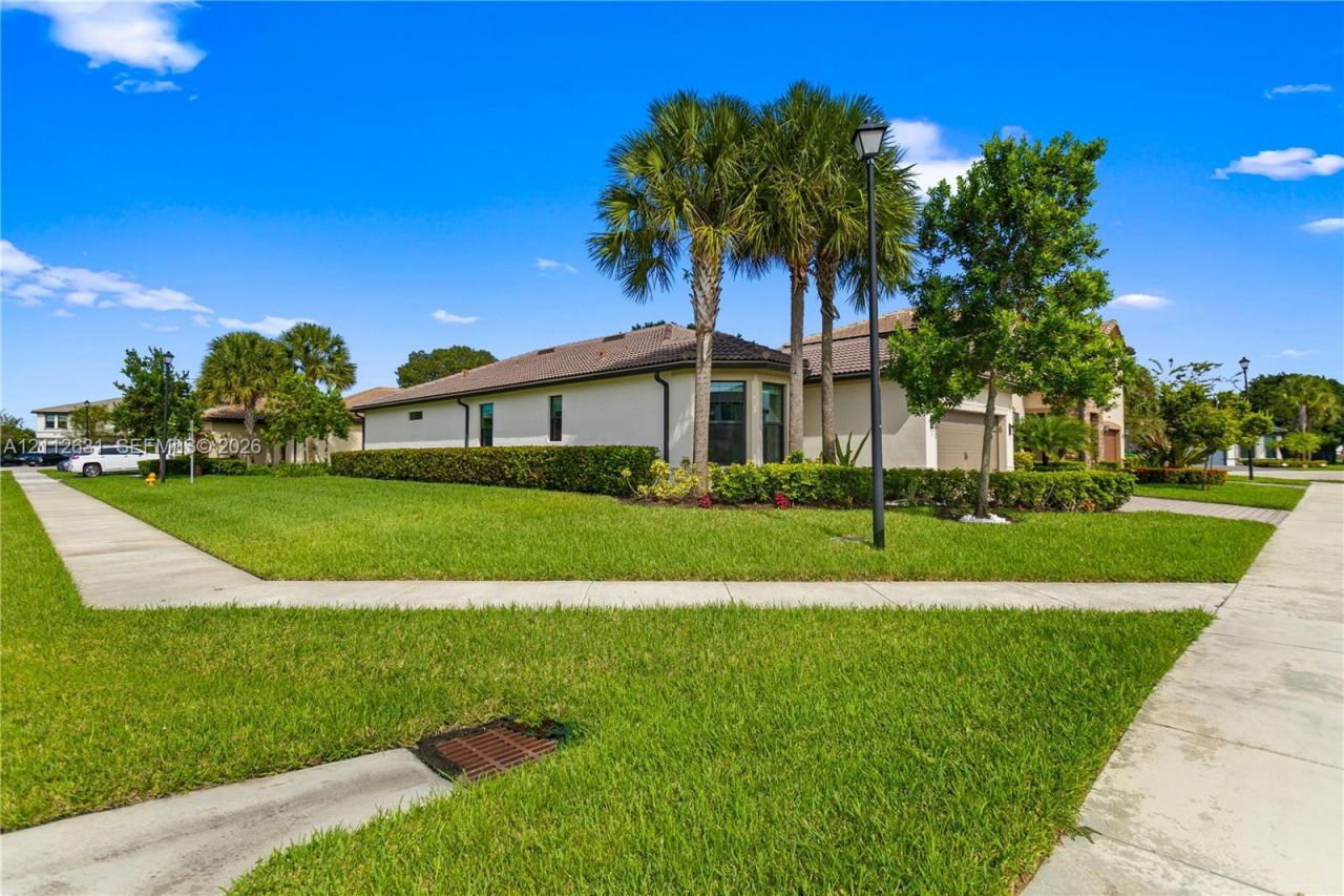 8257 NW 79th Ave, Tamarac, FL 33321 Photo