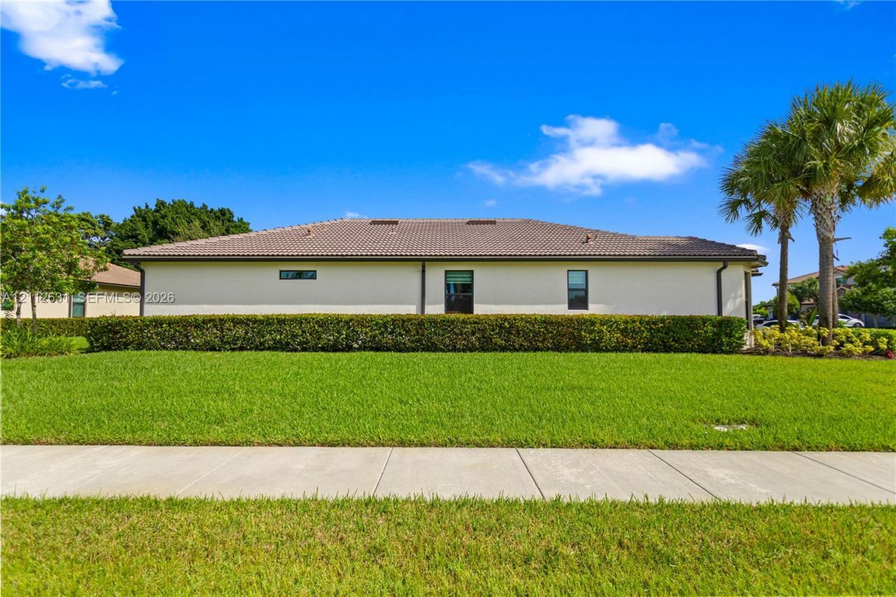 8257 NW 79th Ave, Tamarac, FL 33321 Photo