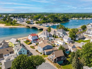 6 Myrtle St, Wareham, MA 02558