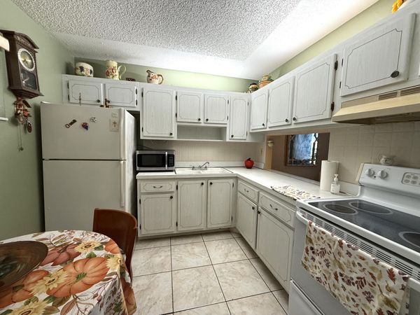 2855 GARDEN Drive S, Unit 306, Palm Springs, FL 33461