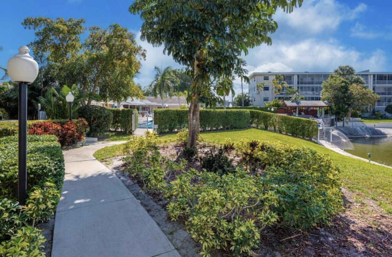 2855 Garden Drive S, Unit 306, Palm Springs, FL 33461 Photo