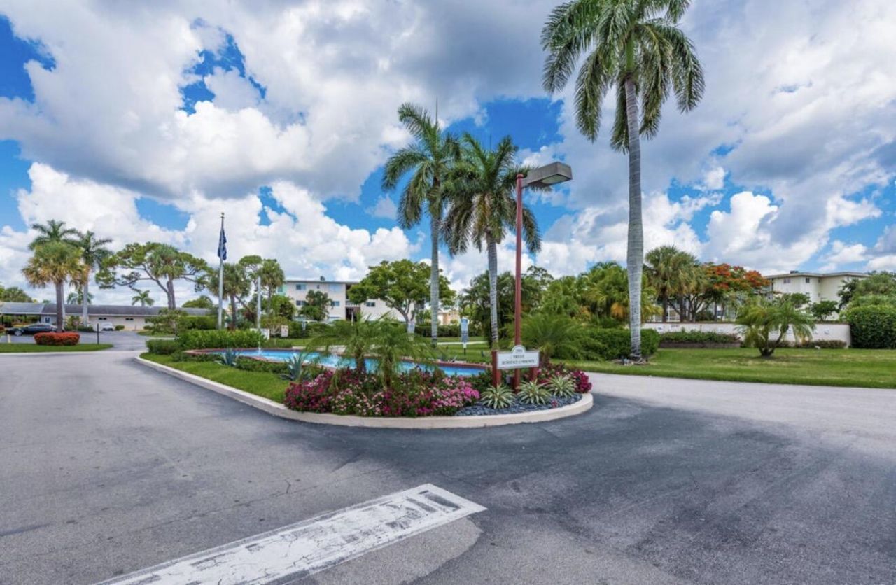 2855 Garden Drive S, Unit 306, Palm Springs, FL 33461 Photo
