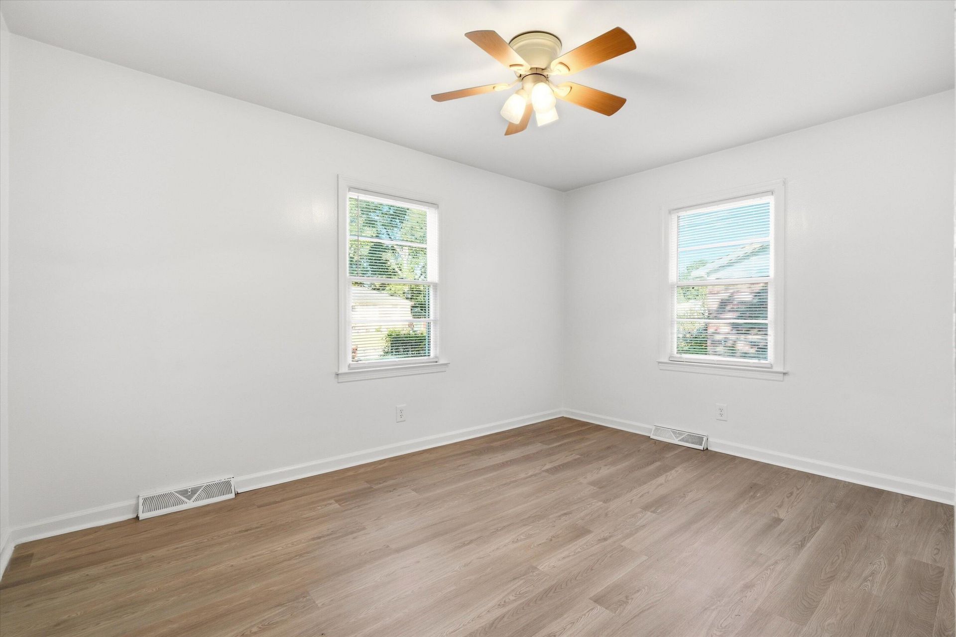 304 Mary Scott Drive Photo 15