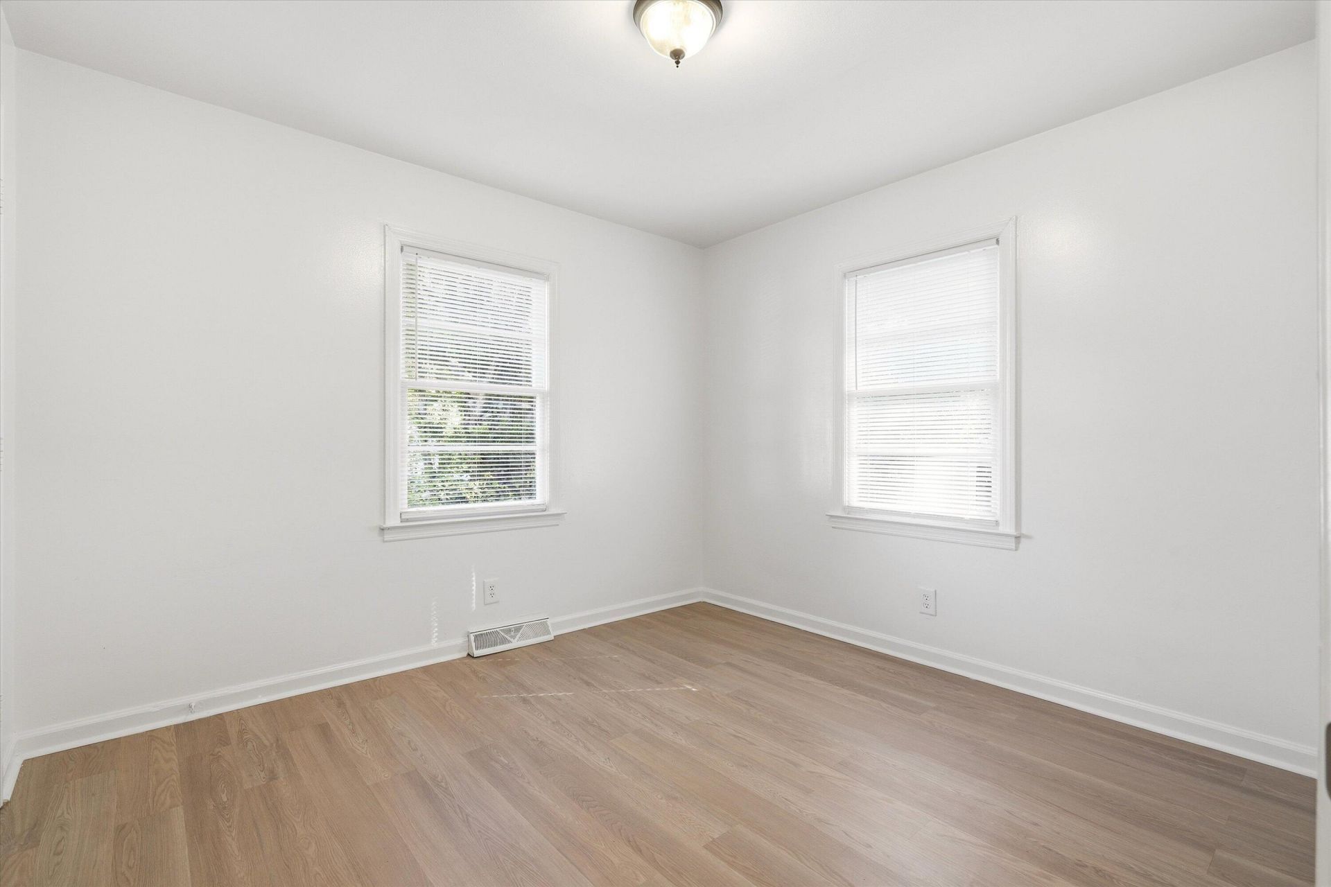 304 Mary Scott Drive Photo 17
