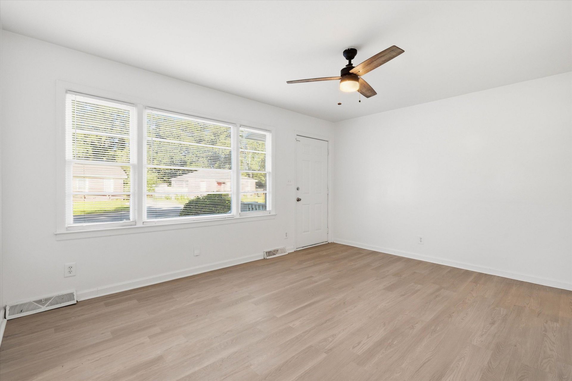304 Mary Scott Drive Photo 6