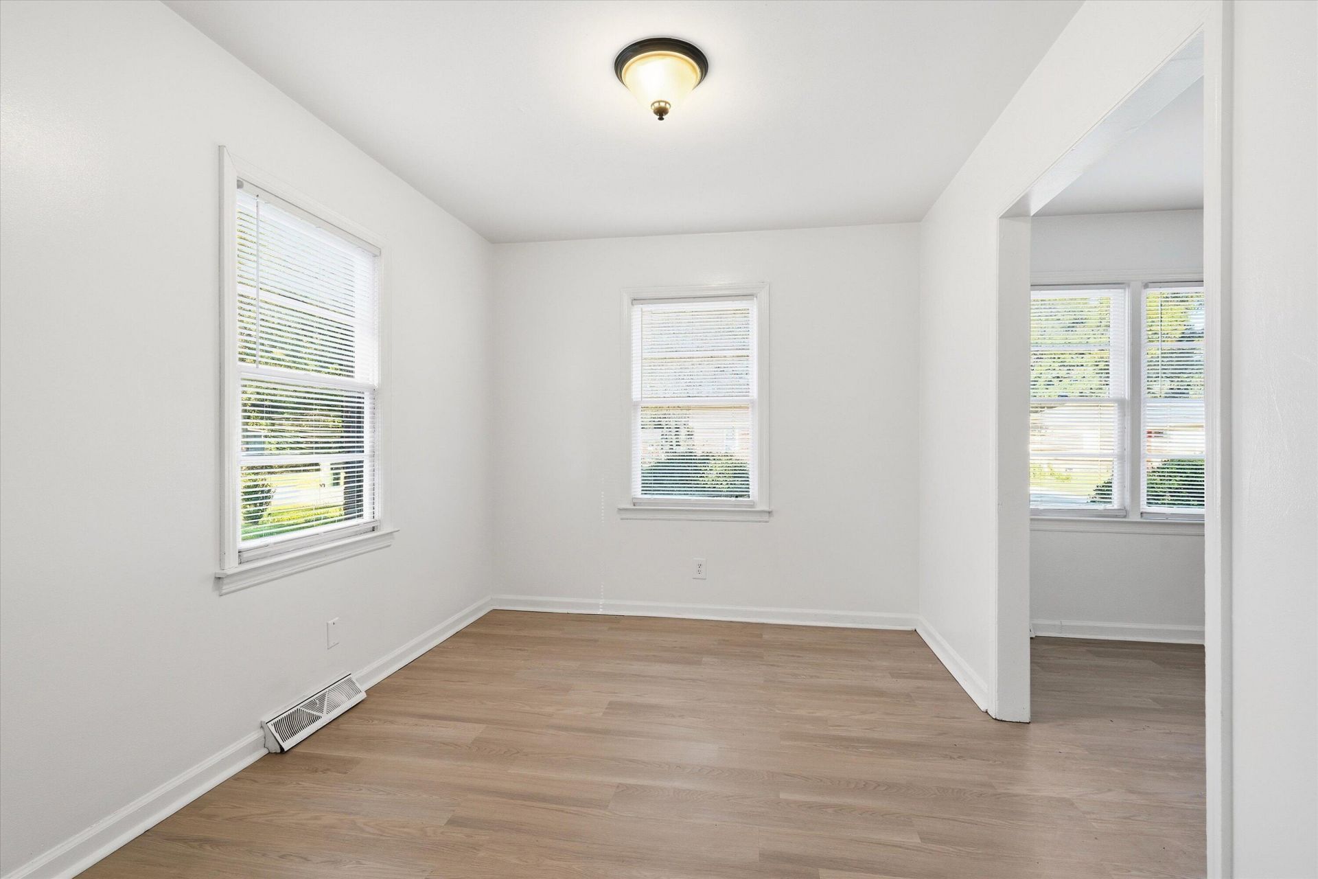 304 Mary Scott Drive Photo 8