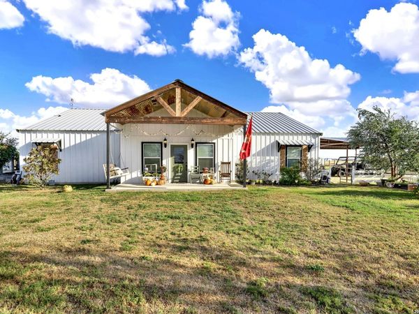 1831 County Road 7711, Devine, TX 78016