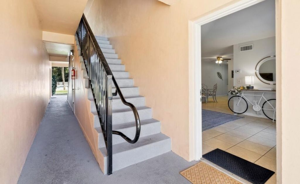 333 SE Martin Avenue, Unit 1-I, Stuart, FL 34996 Photo