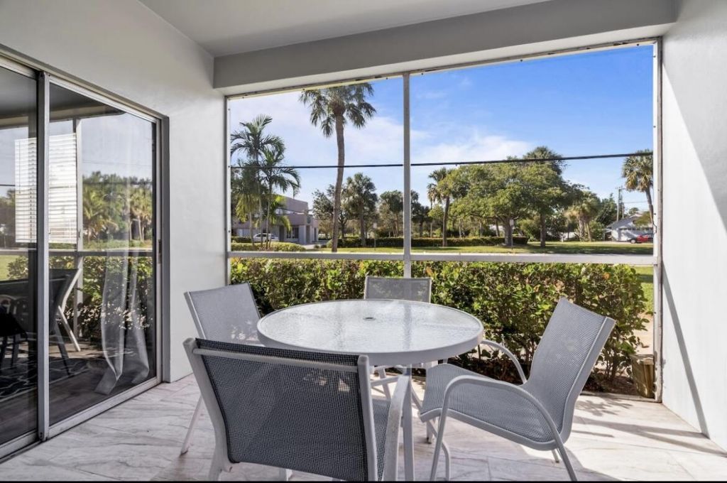 333 SE Martin Avenue, Unit 1-I, Stuart, FL 34996 Photo