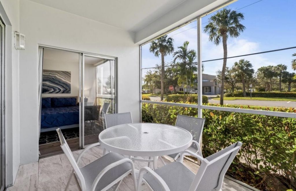 333 SE Martin Avenue, Unit 1-I, Stuart, FL 34996 Photo