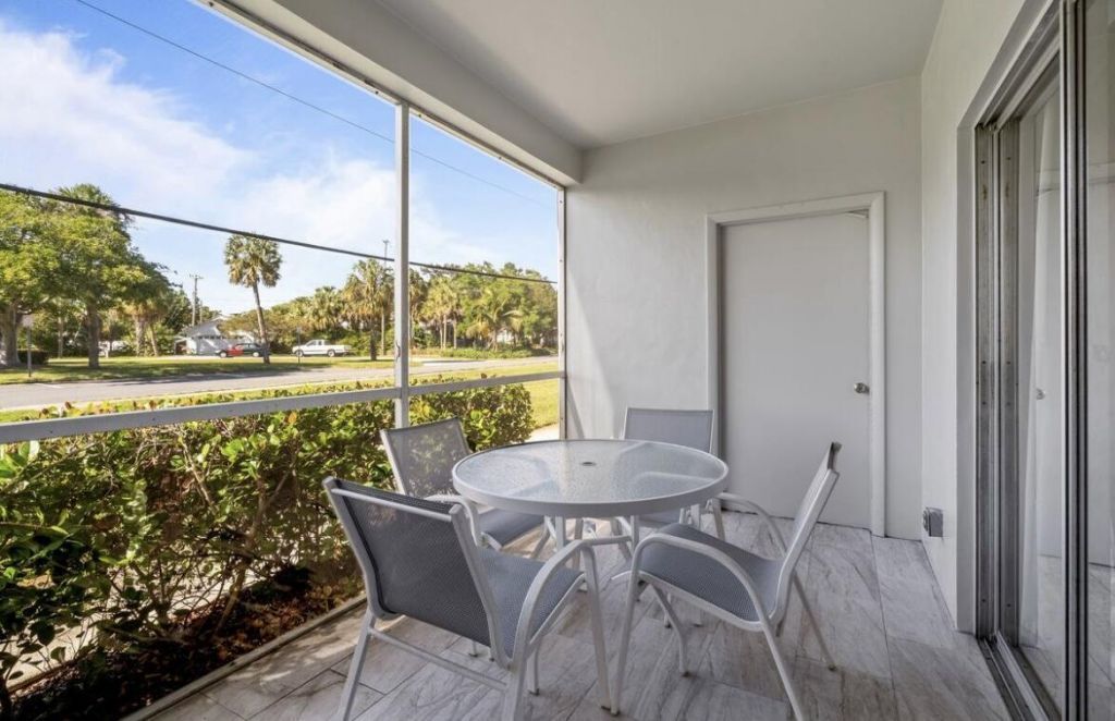 333 SE Martin Avenue, Unit 1-I, Stuart, FL 34996 Photo