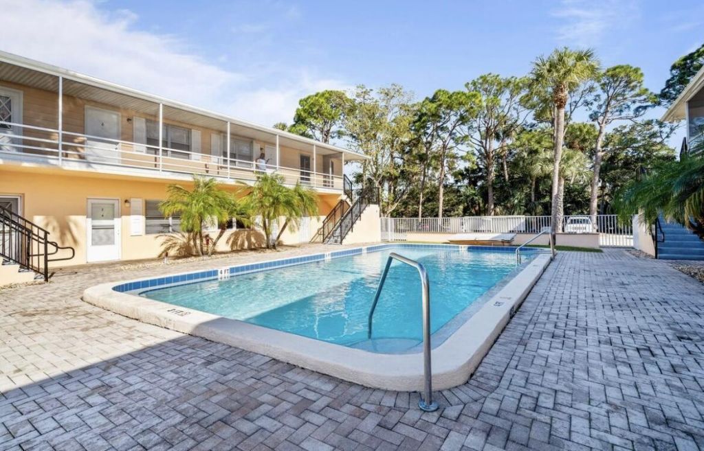 333 SE Martin Avenue, Unit 1-I, Stuart, FL 34996 Photo