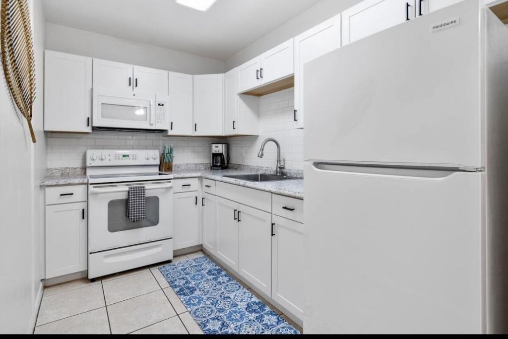 333 SE Martin Avenue, Unit 1-I, Stuart, FL 34996 Photo