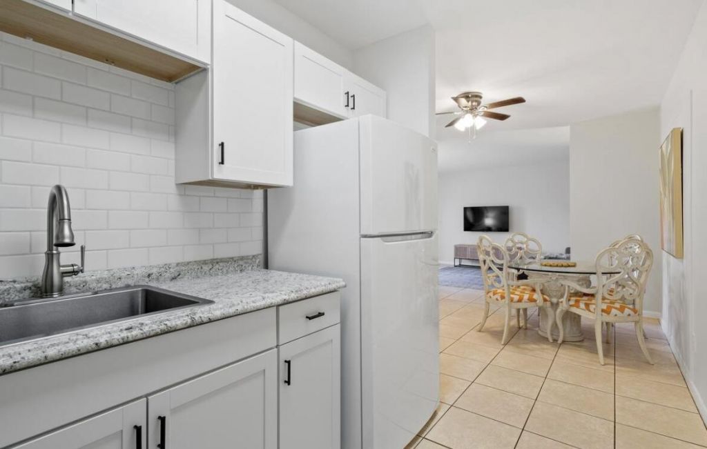 333 SE Martin Avenue, Unit 1-I, Stuart, FL 34996 Photo