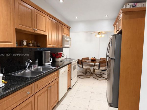 7135 Collins Ave , Unit 331, Miami Beach, FL 33141