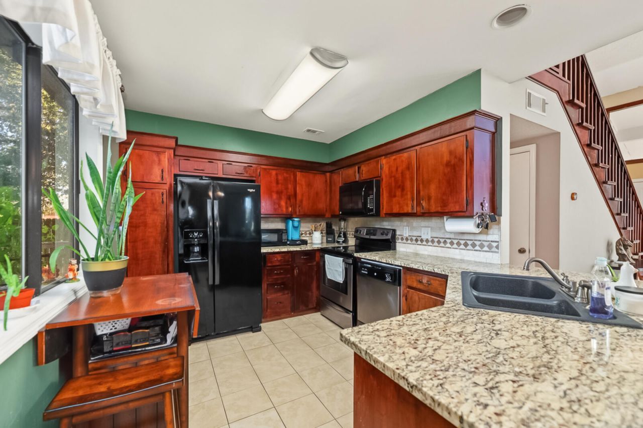 301 Anadale Court Photo 10