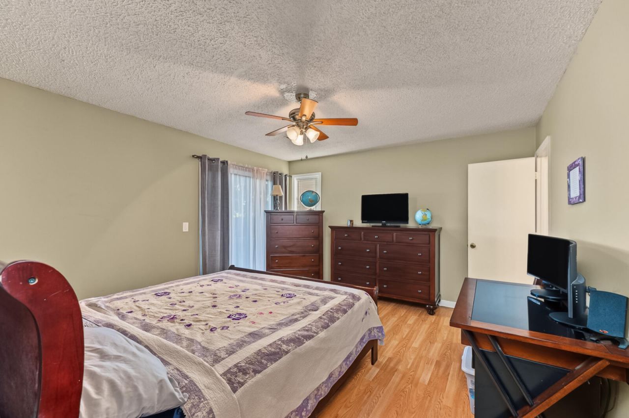 301 Anadale Court Photo 12