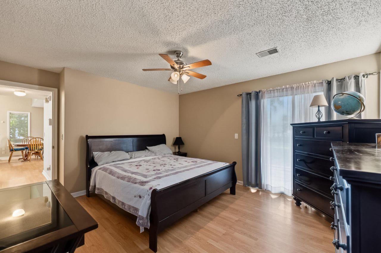 301 Anadale Court Photo 13