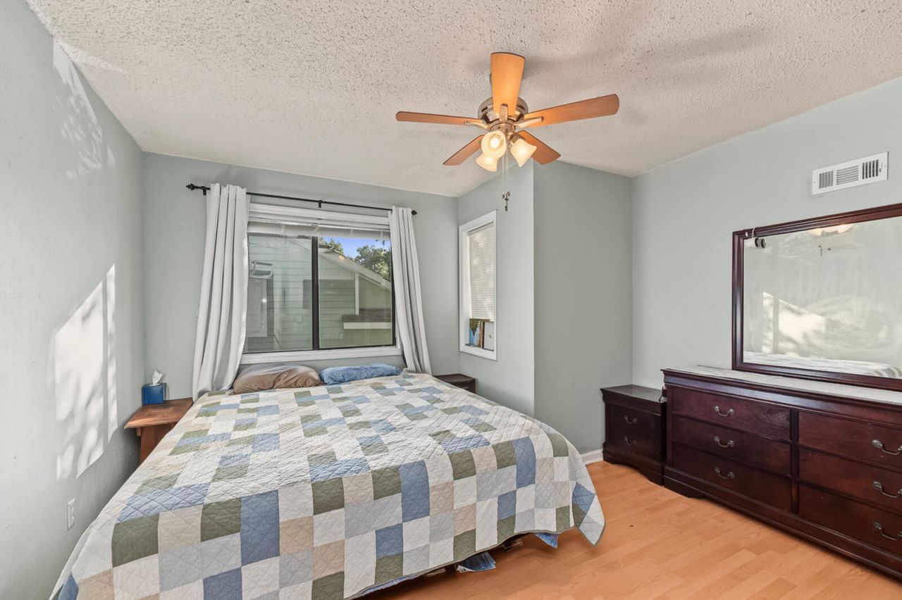 301 Anadale Court Photo 15