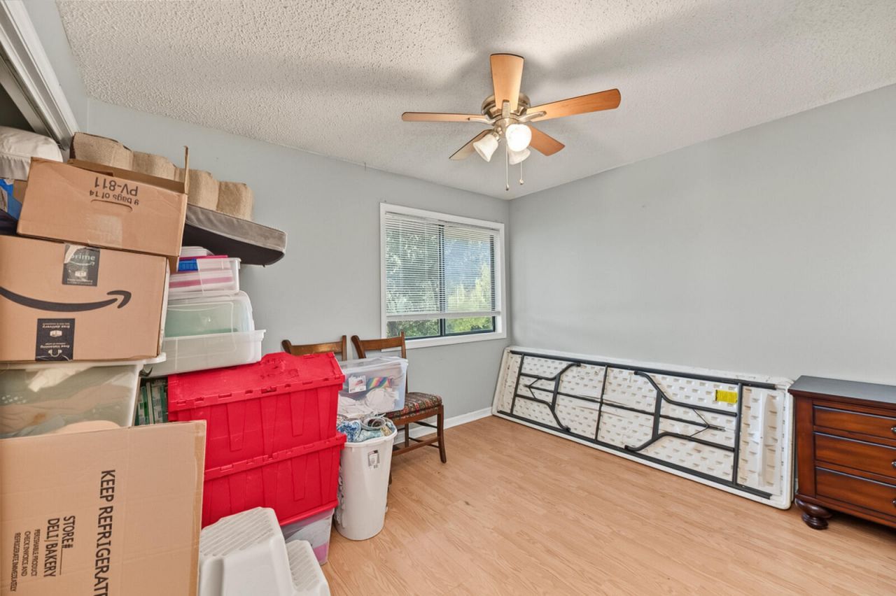 301 Anadale Court Photo 16