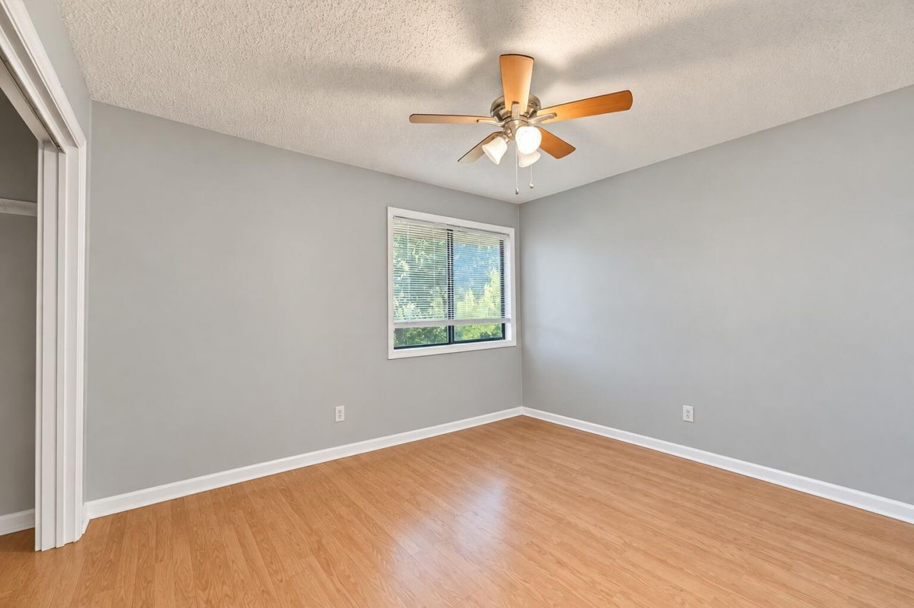 301 Anadale Court Photo 17
