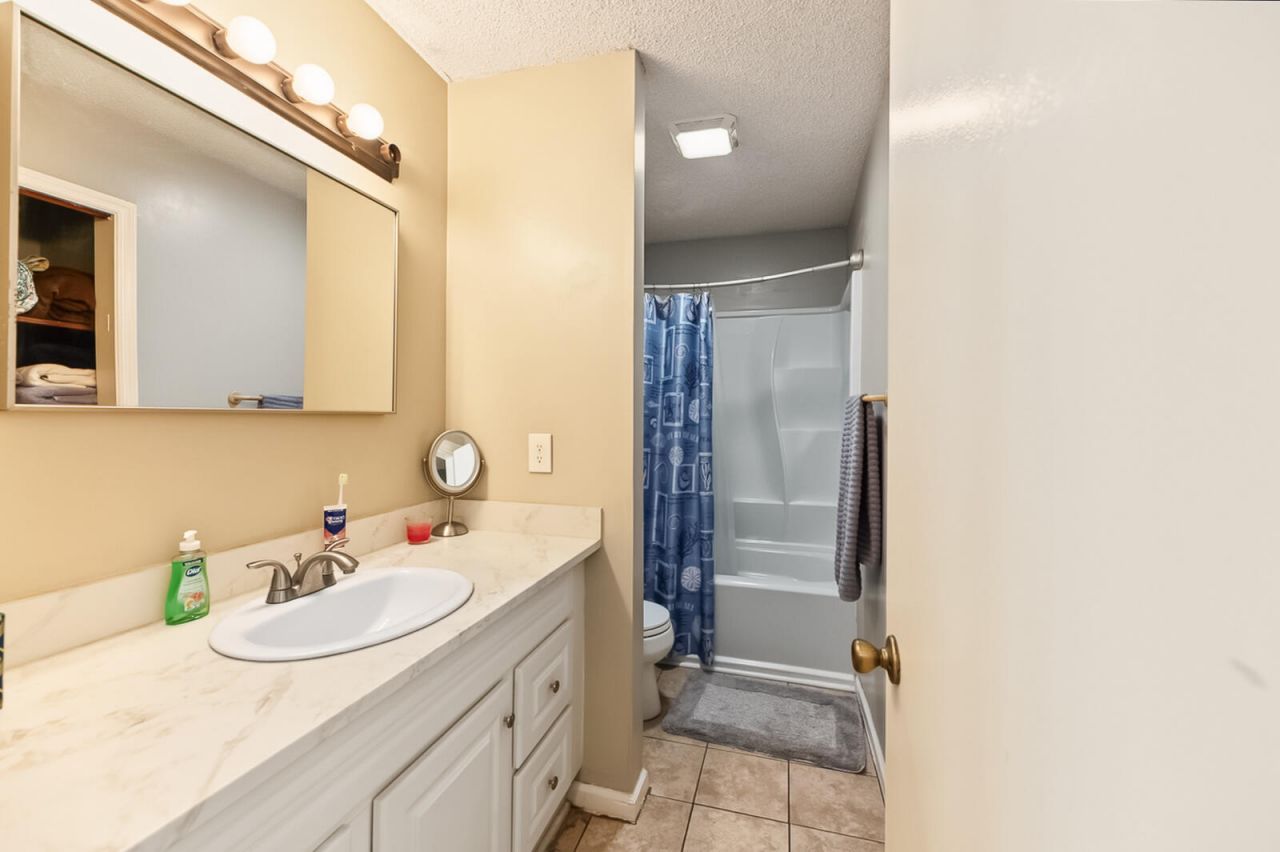 301 Anadale Court Photo 19