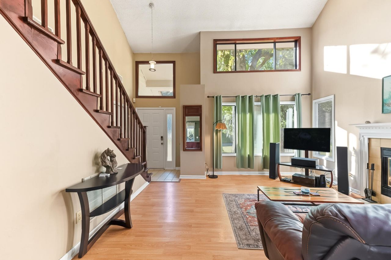 301 Anadale Court Photo 4