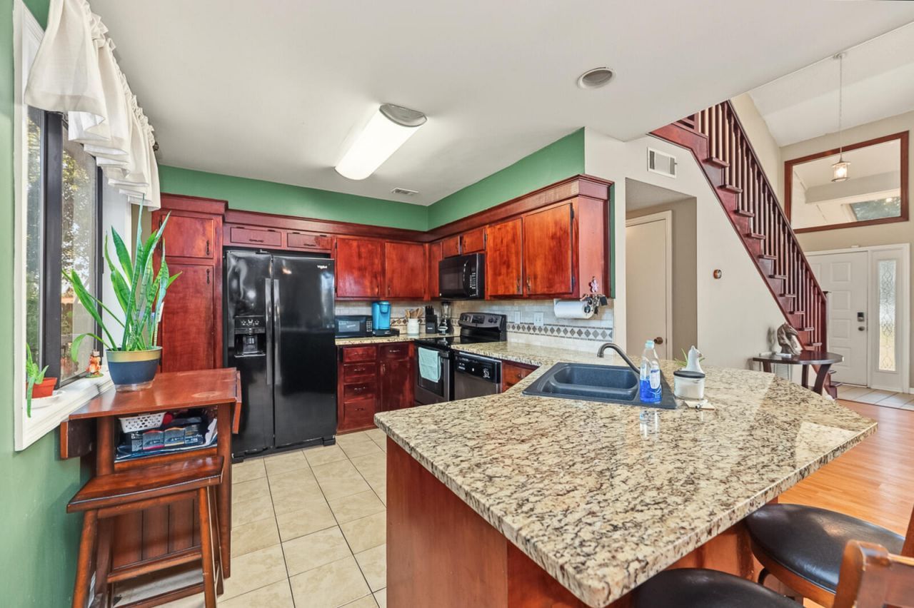 301 Anadale Court Photo 9