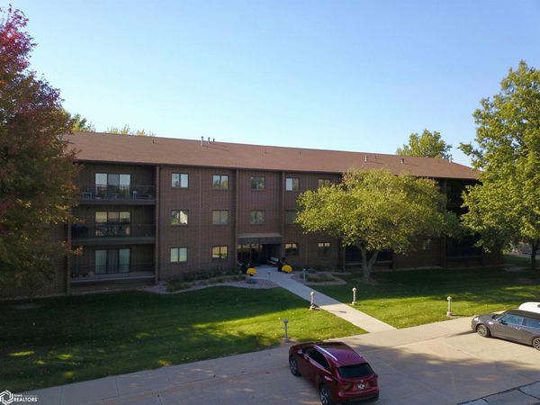 2005 Spring Street, Unit U203, Grinnell, IA 50112