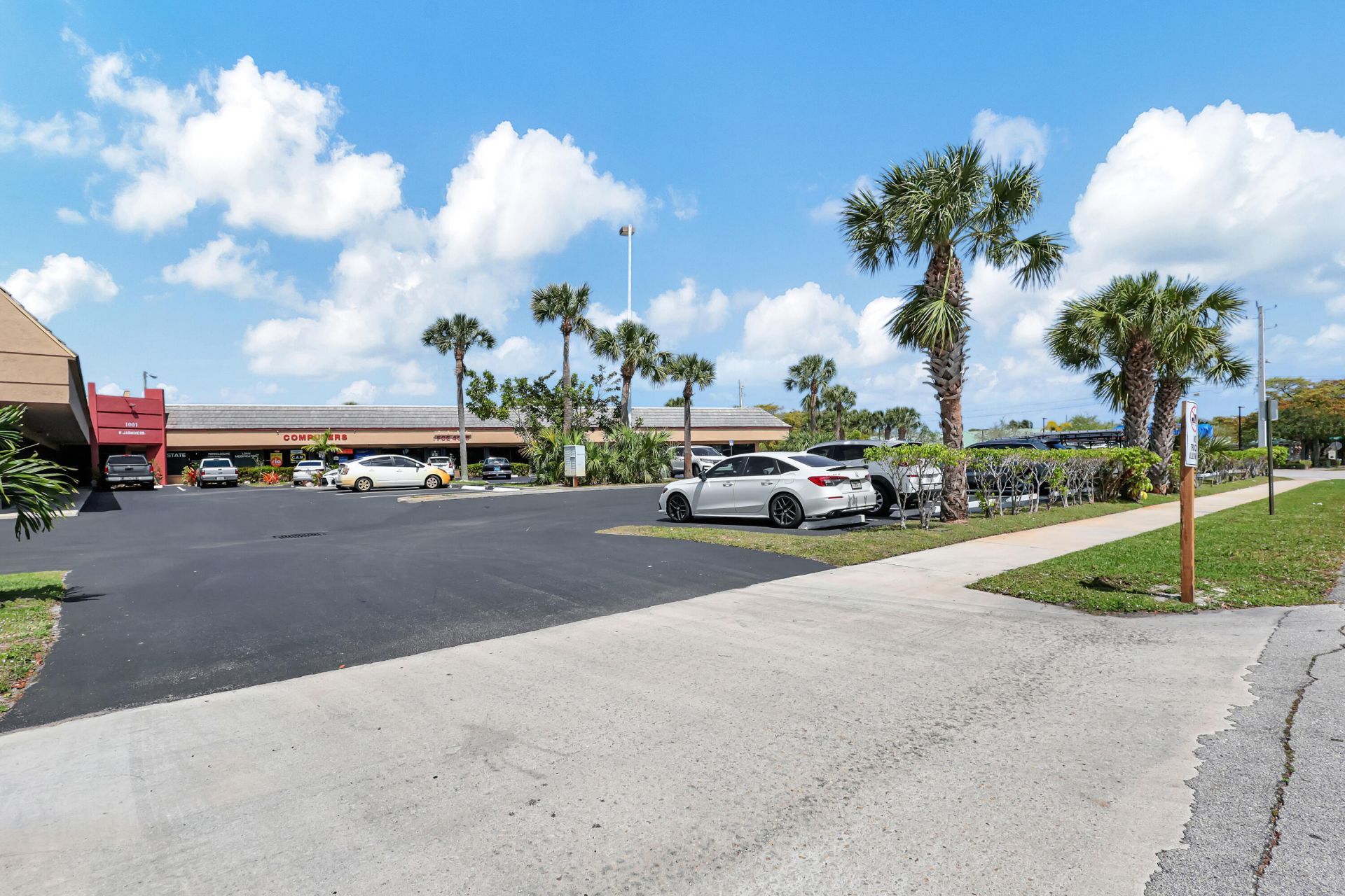1001 W Jasmine Drive, Unit M, Lake Park, FL 33403 Photo