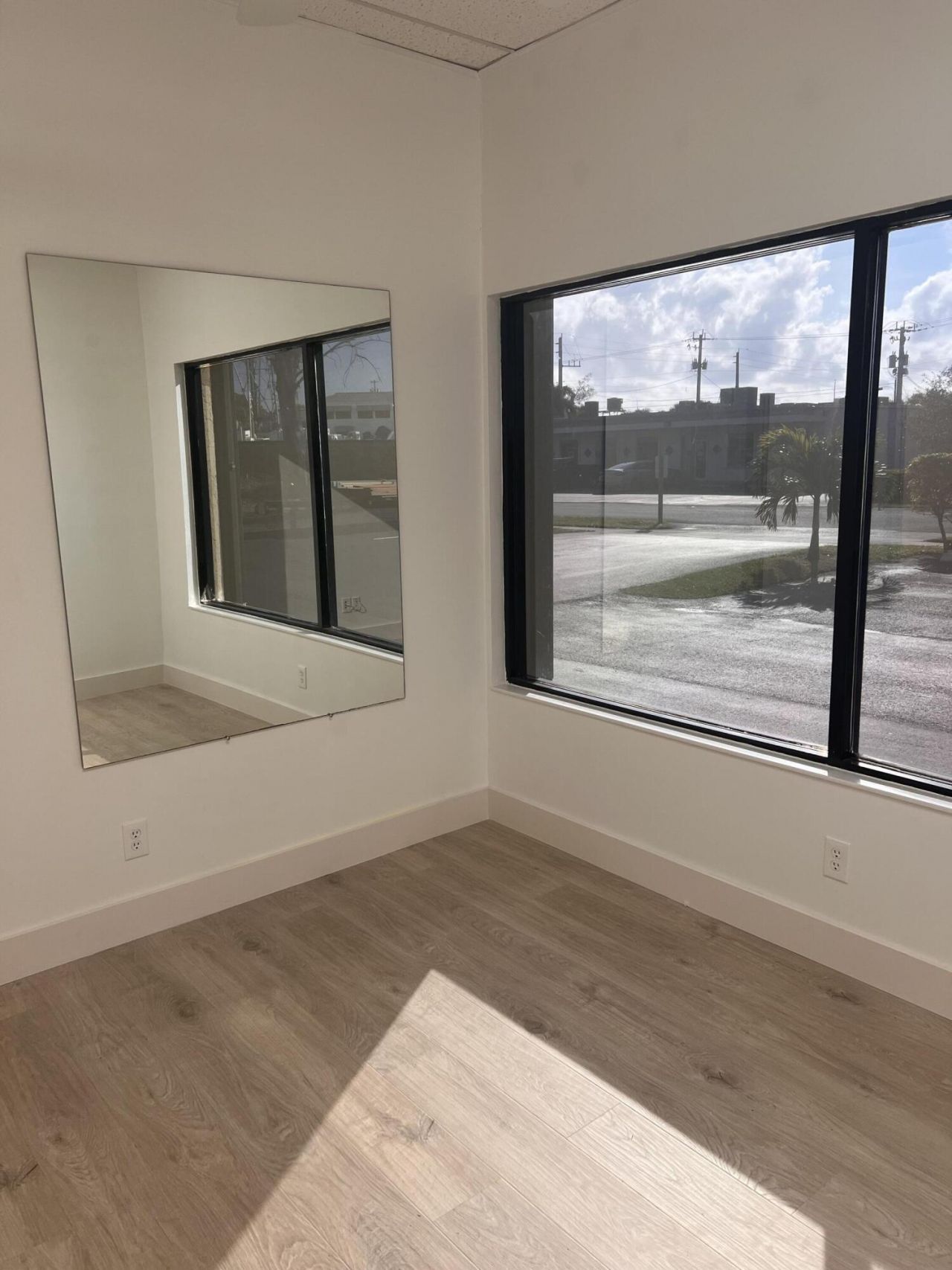 1001 W Jasmine Drive, Unit M, Lake Park, FL 33403 Photo