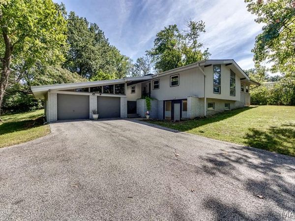 250 Graeser Road , Creve Coeur, MO 63141
