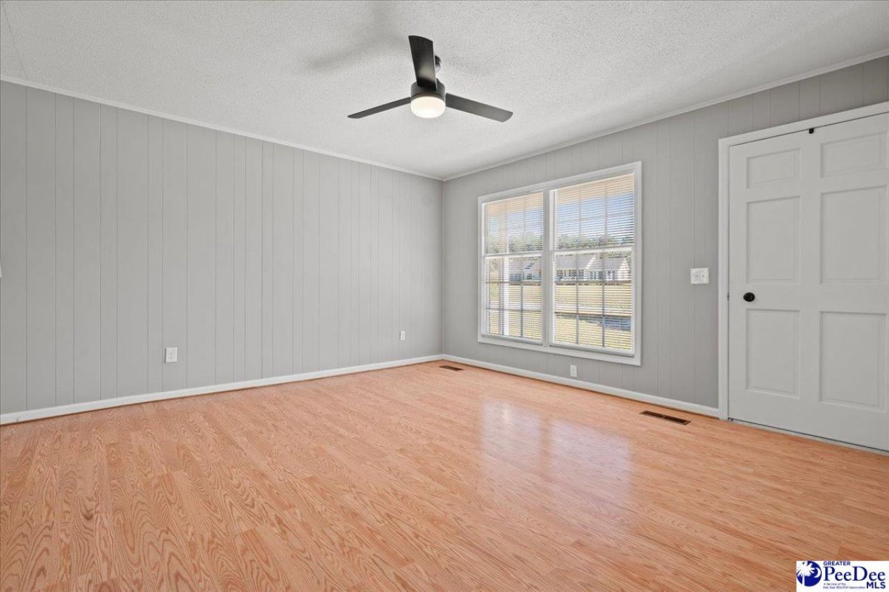 1746 Hillview Drive Photo 5