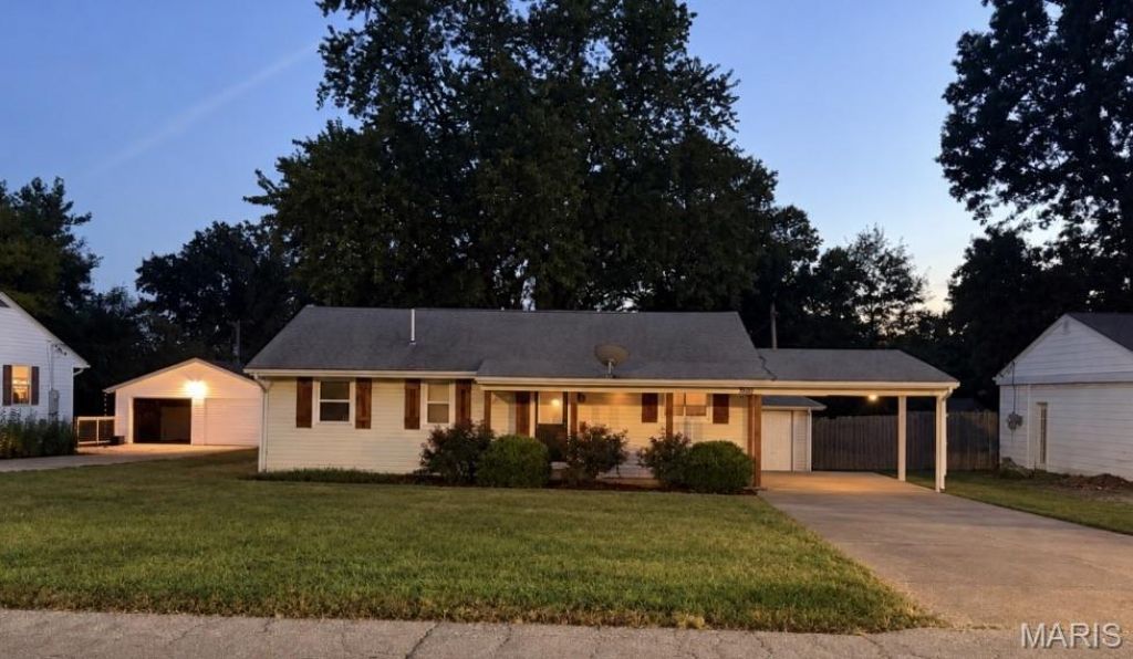 806 Vosholl Avenue , Warrenton, MO 63383 Main Photo